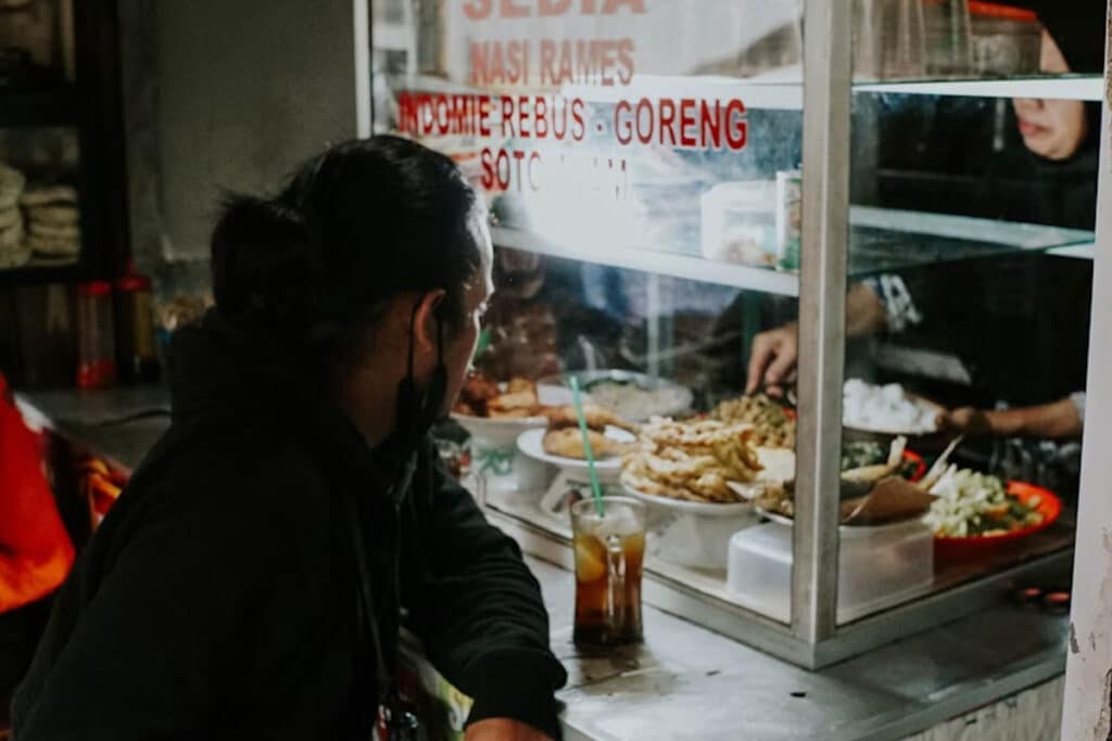 3 Warteg banyak Lauk di Sumedang, Porsi Kenyang!
