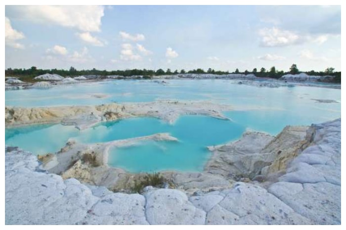Danau Kaolin Biru: Keindahan Bekas Tambang di Jantung Belitung