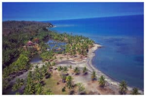Keindahan Tersembunyi Pantai Bentenan di Minahasa Tenggara