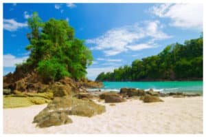 Pesona Pantai Teluk Hijau, Wisata Eksotis di Banyuwangi