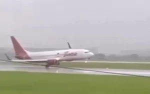 Viral Pesawat Batik Air Mendarat Miring di Soetta, Ternyata Ini Penyebabnya