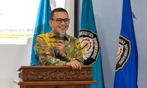 Viral Menteri P2MI Abdul Kadir Karding Ajak Cari Kerja ke Luar Negeri, Netizen: Bukannya Buka Lapangan, Malah Ngusir