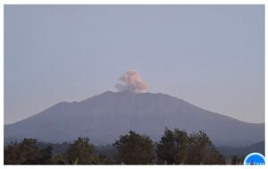 Gunung Raung Ngamuk! Letusan Setinggi 600 Meter, Warga Dilarang Dekat Kawah