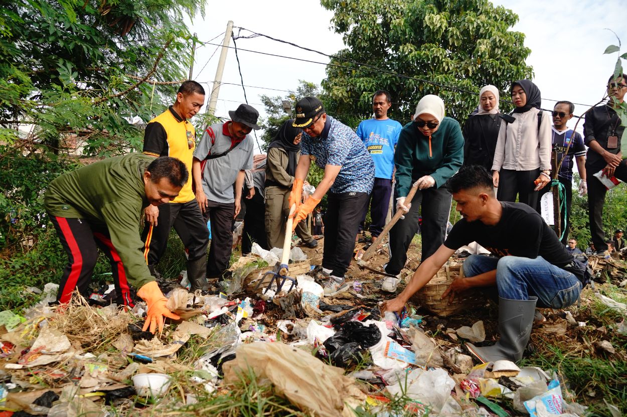Aksi Bersih Sungai Cimanuk Garut