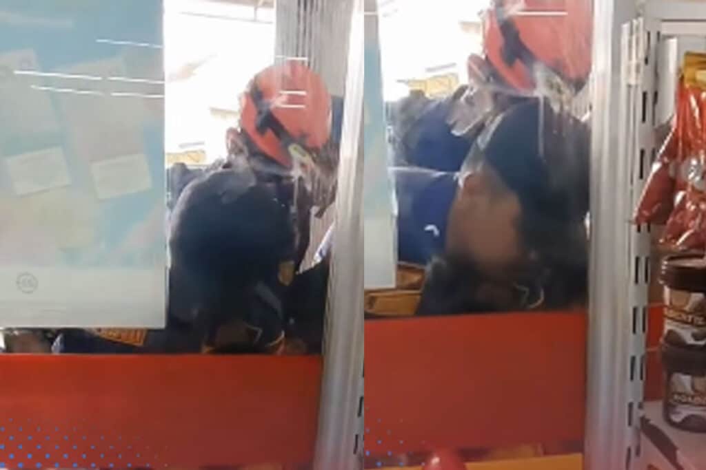 Viral Detik-Detik Damkar Selamatkan Anak yang Jarinya Terjepit Pintu Minimarket