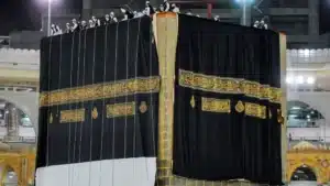 Kiswah Ka’bah Seharga Rp 108 Miliar Dipasang Malam 1 Muharram 1447 Hijriah