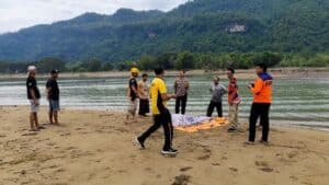 Empat Remaja ABG Mojokerto Terseret Ombak Pantai Pancer Dorr Pacitan Satu Ditemukan Tewas dan Tiga Hilang