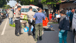 Diduga Sengaja Loncat ke Kolong Truk, Warga Megaluh Jombang Tewas di Blimbing Malang