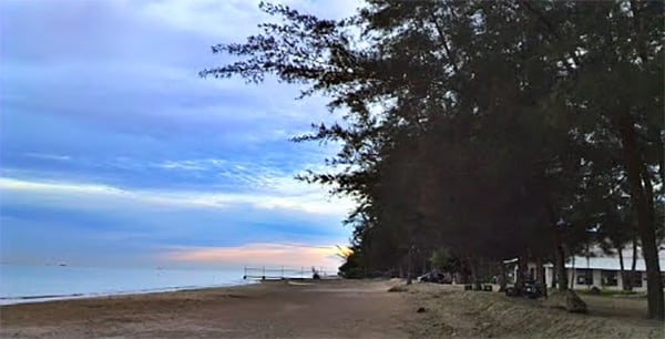 Pantai Lamaru, Destinasi Favorit Dekat Kota dengan Nuansa Alami dan Kuliner Segar