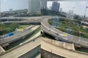 Viral Video Mobil Sengaja Mundur dari Exit Tol Desari, Netizen Khawatir