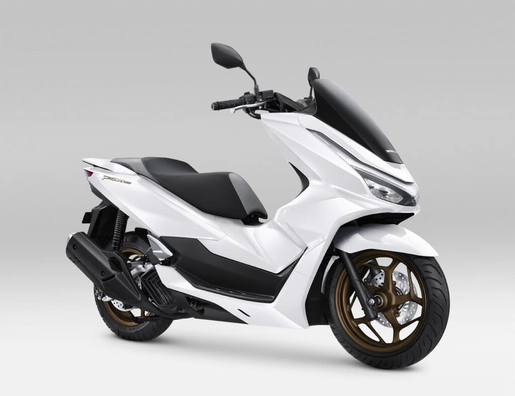 New Honda PCX 160: Dominasi Tenaga di Kelas Skutik Premium