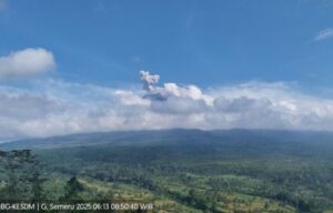 Semeru Meletus Lagi, Kolom Letusan Tembus 700 Meter dari Puncak