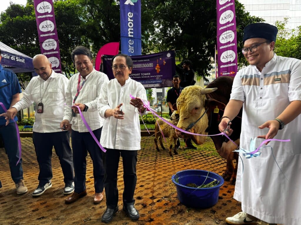 Idul Adha 1446 H,  XLSMART Berbagi Hewan Kurban untuk Masyarakat
