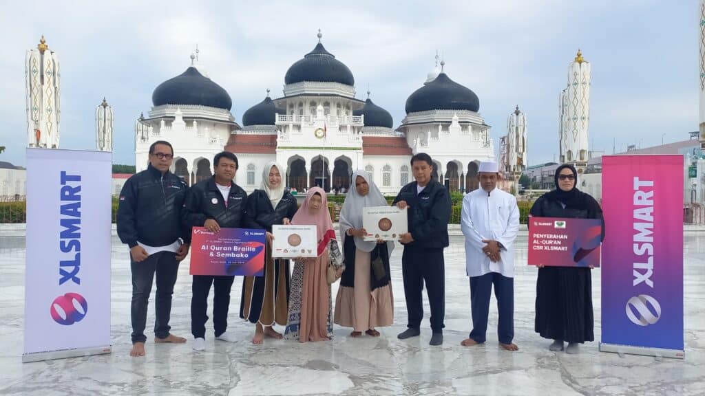 XLSMART Gebrakan di Aceh! Perluas Jaringan, Tingkatkan Layanan, hingga Bagikan Al-Qur’an ke Warga