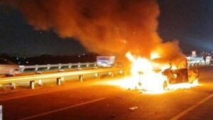 Kecelakaan Mengerikan di Tol Jombang-Mojokerto: Avanza Tabrak Truk di Depannya, Lalu Terbakar 3 Penumpang Bebas Dari Maut