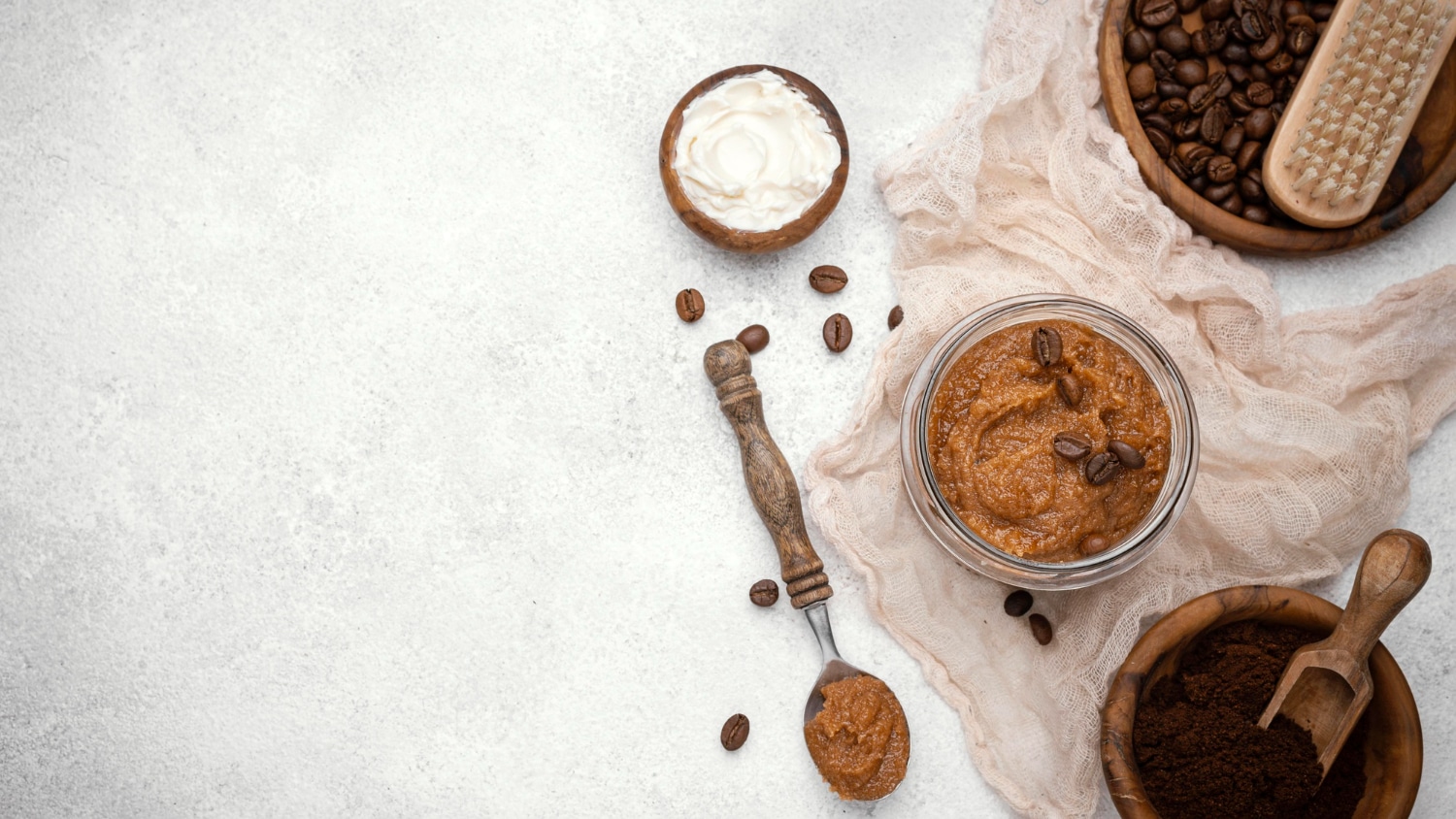 Masker Kopi, Yogurt, dan Kunyit