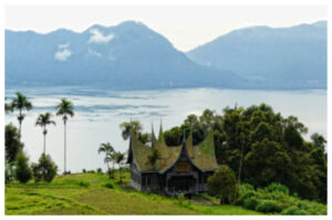 Legenda dan Keindahan Abadi Danau Maninjau