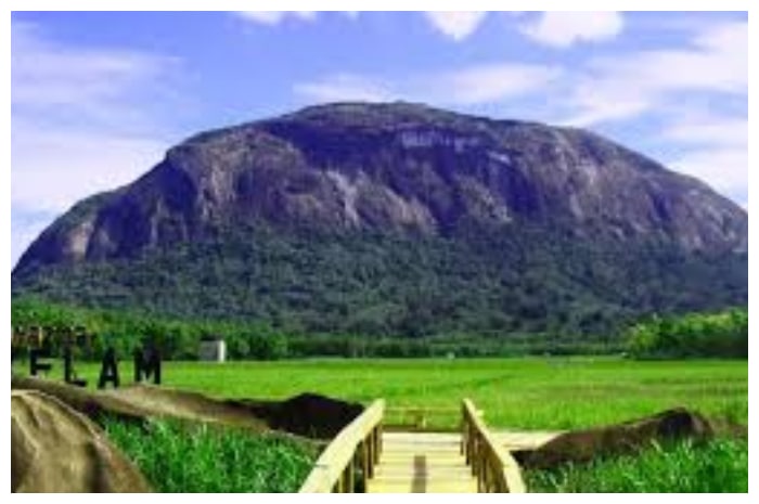 Menyingkap Pesona Bukit Kelam, Gunung Batu Terbesar di Kalimantan Barat