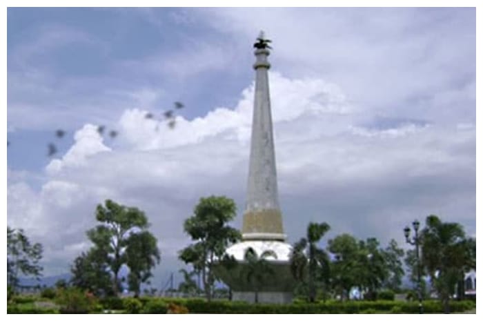 Tugu Jati Muna, Tempat Santai Penuh Makna di Tengah Kota Raha