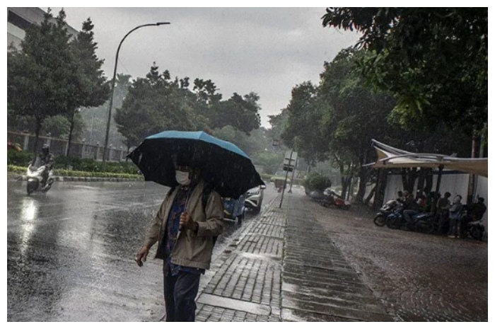 BMKG Ingatkan Potensi Cuaca Ekstrem Akhir Pekan, Warga Diminta Waspada!