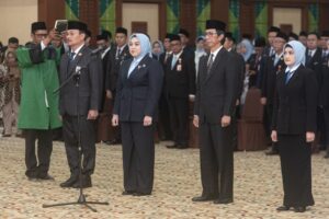 Muhidin Lantik Dewan Komisaris Bank Kalsel, Putrinya Ikut Masuk Struktur