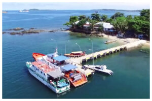 Menikmati Sunset Indah di Pantai Dofior, Sorong