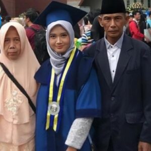 Profil Hera Putri,  Anak Tukang Becak Jadi Dosen Kimia di Usia 22 Tahun