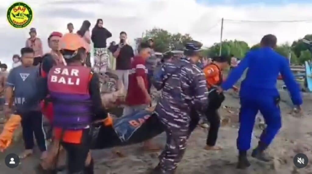Tim SAR Gabungan Evakuasi Dua Jenazah Korban Tenggelamnya KMP Tunu Pratama Jaya, Tepat di Pencarian Hari ke-8
