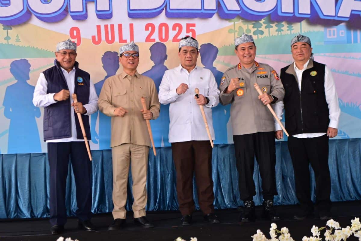 Komjen Fadil Imran Resmikan 'Desa Bersinar