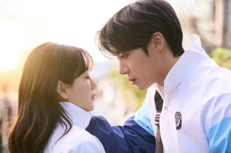 Sinopsis Love Sync: Kim Myung Soo Jadi Konselor Psikologi yang Terhubung dengan Mantan Idol K-Pop 3 Drama Korea 'Head Over Heels'