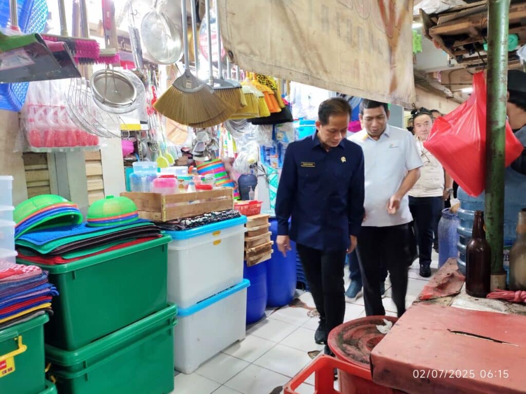 Sampah ‘Ogah’ Pergi, Limbah Mengalir Bebas, Sidak Menteri LH Bongkar Drama Pasar Teluk Gong