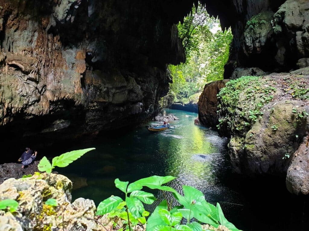 Green Canyon Pangandaran: Petualangan Seru di Jantung Alam Hijau