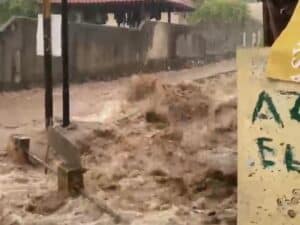 Duka di Lereng Puncak: Santri Tewas Tertimbun Longsor, Banjir Melanda 18 Kecamatan di Bogor