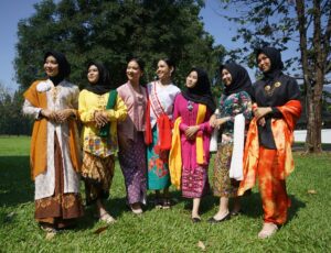 Di Balik Anggunnya Kebaya, Ada Isu Budaya yang Tak Boleh Diabaikan