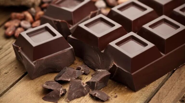 5 Makanan yang Ternyata Mengandung Polifenol Lebih Tinggi daripada Secangkir Kopi 3 Cokelat hitam