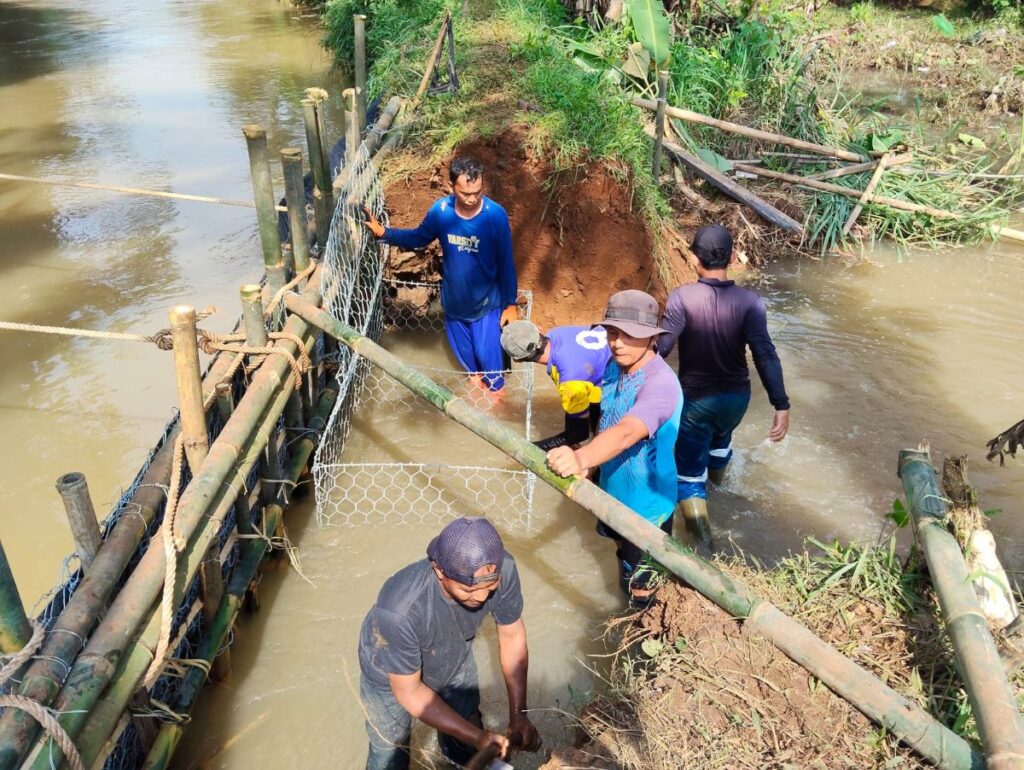 Ancaman Gagal Panen, Ratusan Kolam Ikan di Ciseeng Terancam Akibat Tanggul Jebol