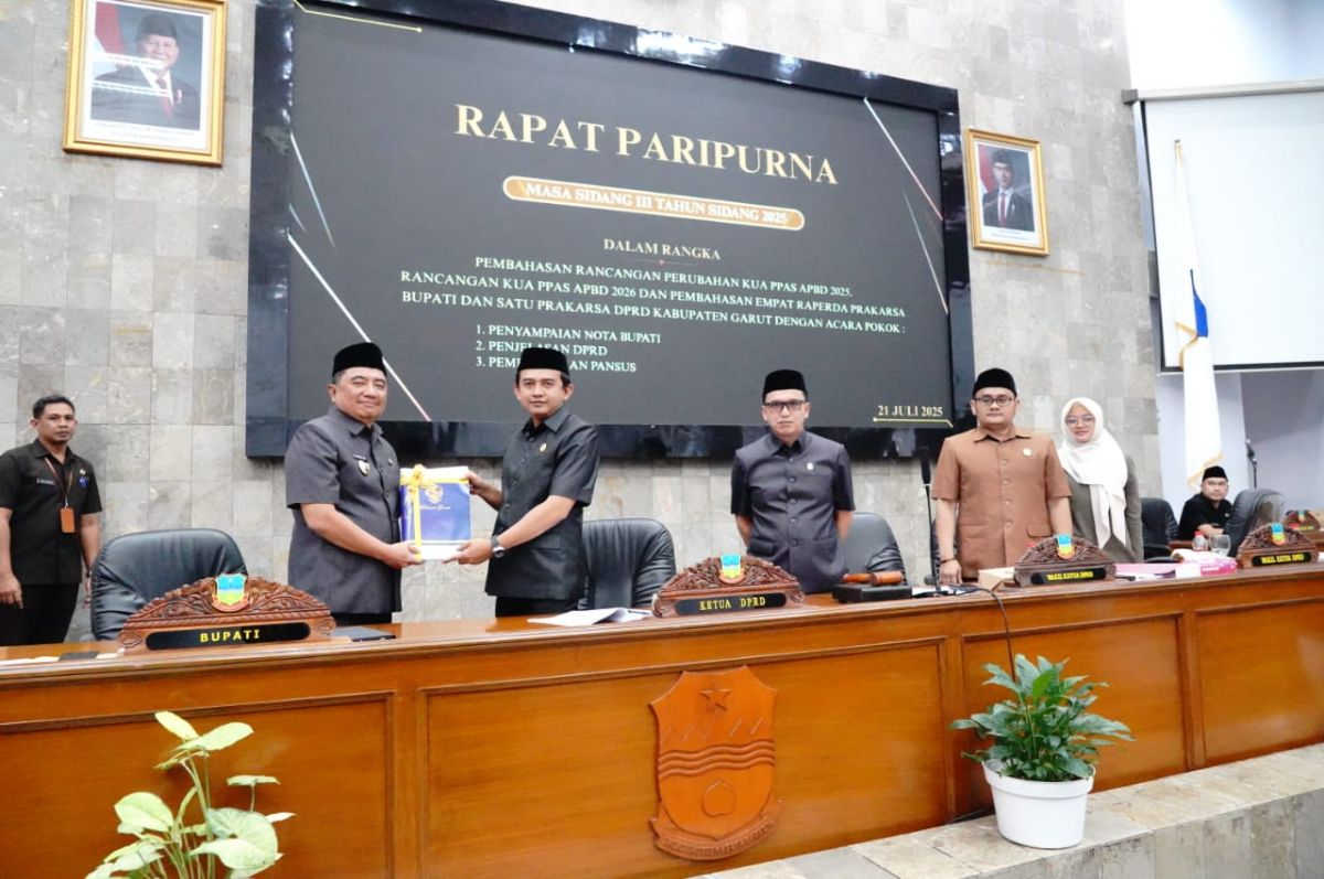 Rapat Paripurna DPRD Garut