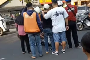 Kecelakaan di Jalan Margonda, Wanita Pengendara Motor Dibawa ke RS