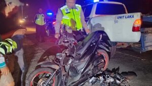 Kecelakaan Mengerikan Jalur Mojoagung-Jombang Pemotor Tewas Diduga Mengantuk Tabrak Bak Dump Truk