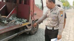 Diduga Pengemudi Sembrono Truk Menyalip Menabrak Pemotor Warga Ploso Jombang hingga Kehilangan Nyawa
