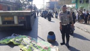 Kecelakaan Mengerikan Gresik Seorang Wanita Menganti Tewas Mengenaskan Terlindas Truk, Berikut Kronologinya