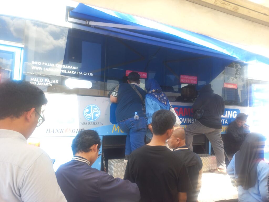 Ramai-ramai Buka Blokir Tilang ETLE di Monas, Warga Antusias!