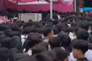 Viral Video Pencari Kerja Membludak hingga Antre di Trotoar, Netizen: Tetap Semangat!