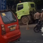 truk kontainer tabrak