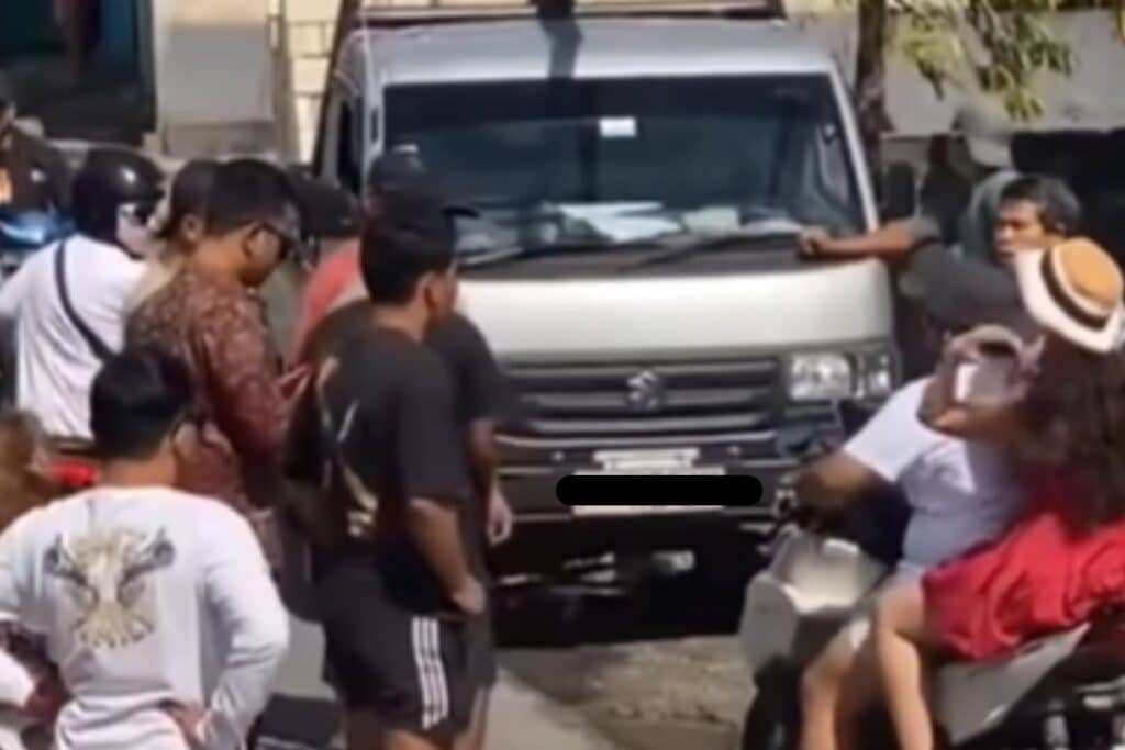 Diduga Tidak Terima Diklakson, Turis Cekcok dengan Pengemudi di Bali