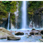 AIR TERJUN DUA WARNA