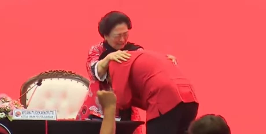 Ketika Megawati Menangis saat Hasto Cium Tangan di Kongres PDIP usai Terima Amnesti