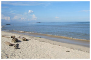 Pantai Tanah Kuning dan Keindahan Pasir Putih Berkilau