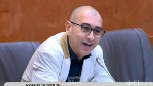 Profil Nasim Khan, Anggota DPR RI yang Viral Usulkan Gerbong Khusus Merokok di Kereta