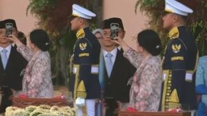 Puan Maharani Kepergok Selfie saat Upacara HUT ke-80 RI, Videonya Viral di Medsos